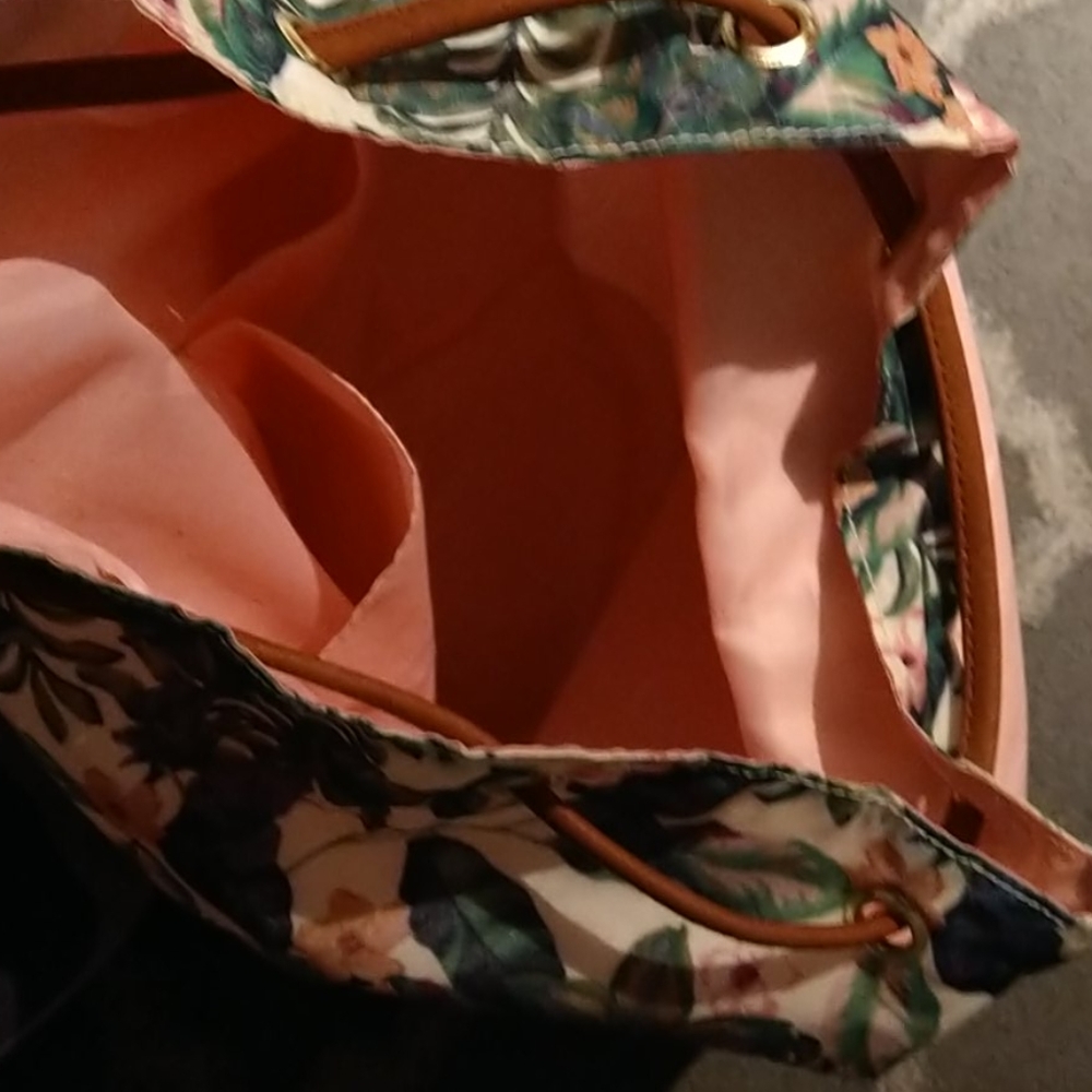 Backpack - Picture 2 of 4